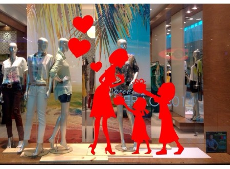 ADESIVO VITRINE DIA DAS MÃES - MÃE SENDO PRESENTEADA